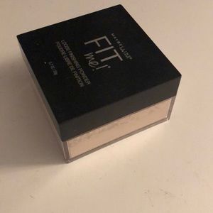 Maybelline FitMe Loose Finishing Powder in Fair 05